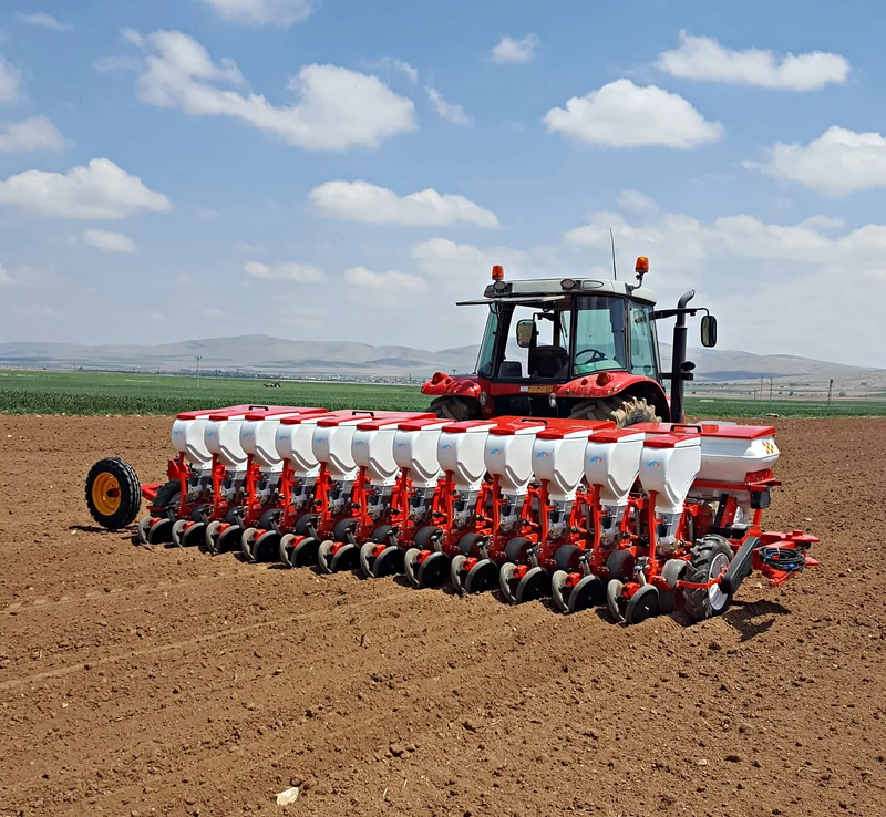 Farm Equipment Pneumatic Air Suction Precision 2 4 6 8 10 Rows Maize Corn Planter Seeder Machine Tractor Mounted
